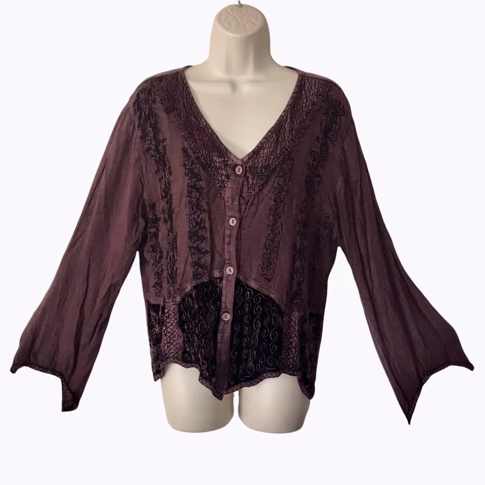 NWT Magic Embroidered Button Down Shirt